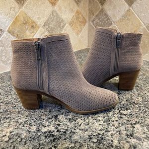 LUCKY BRAND ANKLE BOOTS 
New Never Wore in size 7